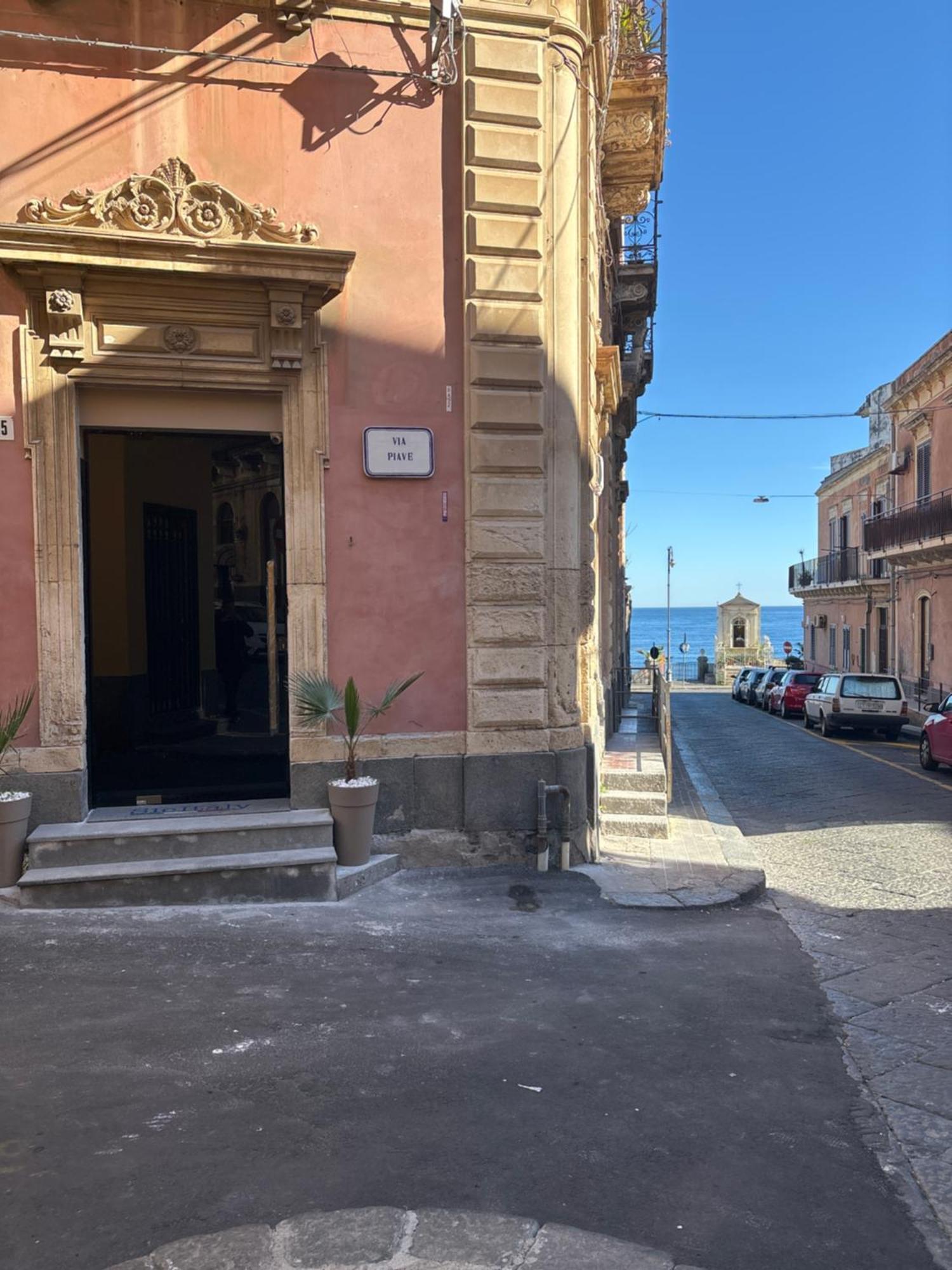 Bed and Breakfast Cbh Sicitaly Group Ачі-Кастелло Екстер'єр фото